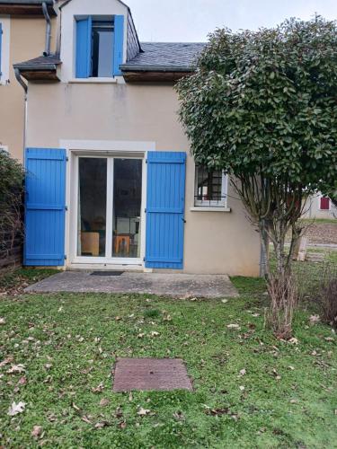 T3 duplex village geolia Saint geniez d'olt avec 2 piscines chauffée