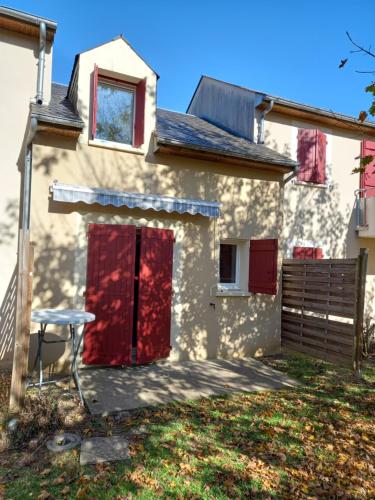 T3 duplex village geolia Saint geniez d'olt avec 2 piscines chauffée