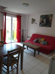 T3 duplex village geolia Saint geniez d'olt avec 2 piscines chauffée