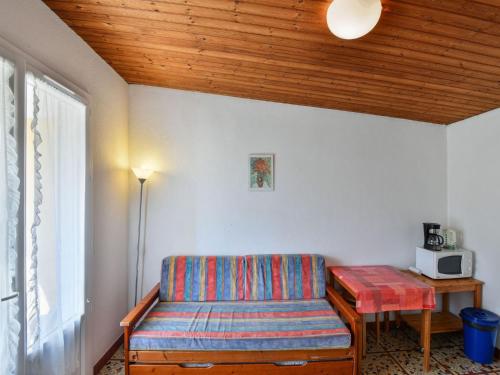 Tasteful Holiday Home in Saint-Savinien with Private Garden