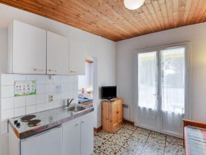 Tasteful Holiday Home in Saint-Savinien with Private Garden
