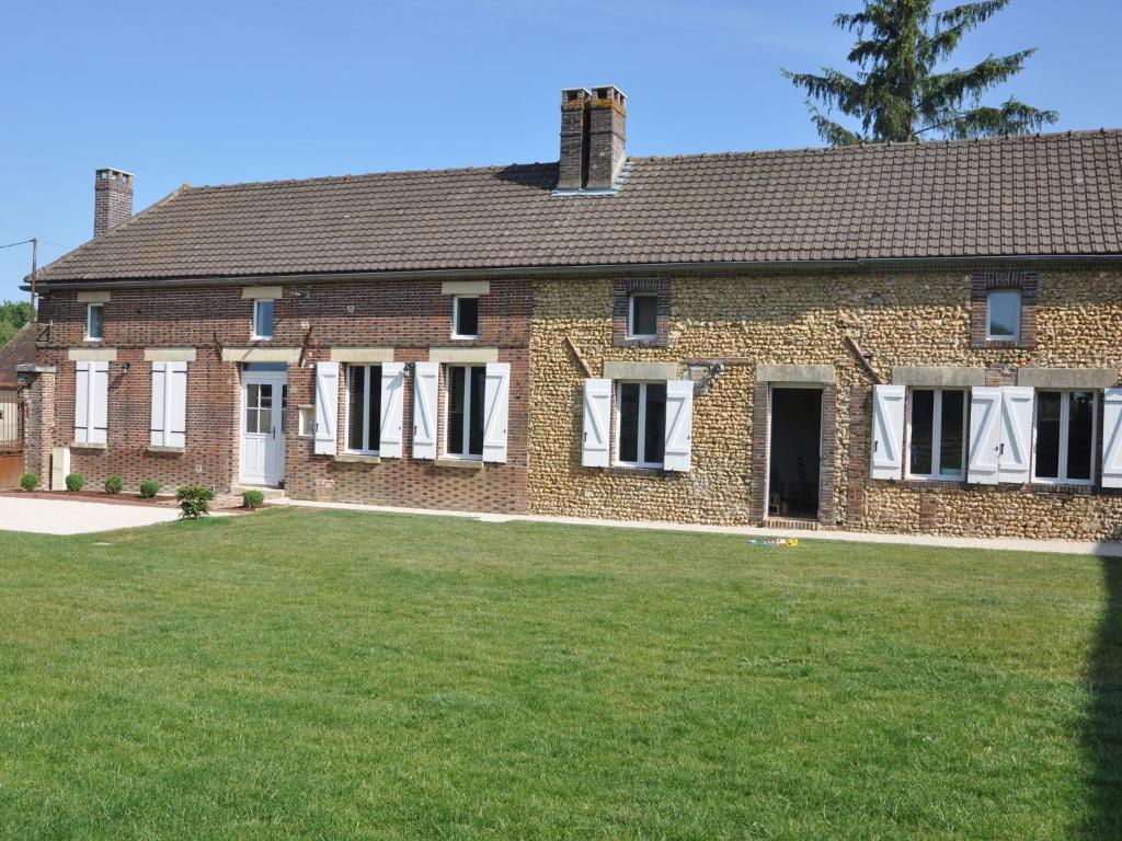 Maison de vacances Tasteful Holiday Home in Sormery with Swimming Pool  89570 Sormery