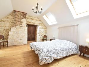 Tasteful Holiday Home in Sormery with Swimming Pool