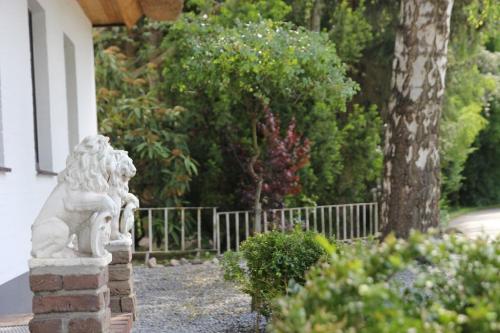 Terrasse intérieure belle grande maison