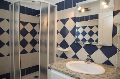TESTA-3 chambres- piscine en résidence- plage à pieds