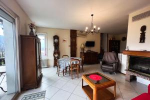 Maison de vacances The 70's in Saint Nazaire Les Eymes #EM 49 Chemin Grenier 38330 Les Eymes Rhône-Alpes