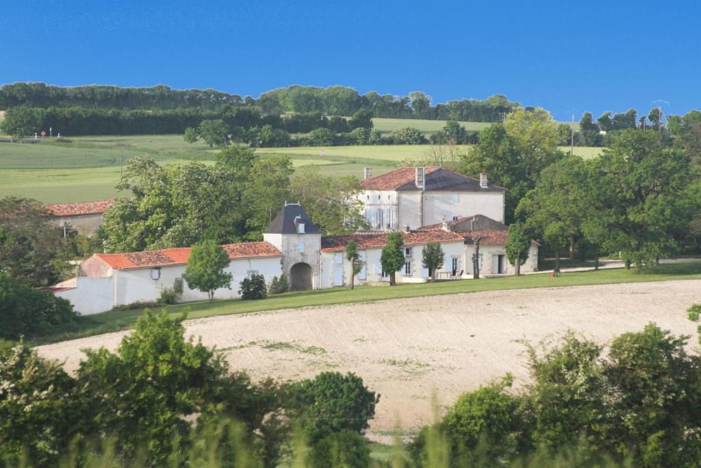 Maison de vacances The Chateau at Petit Champagne Torxe 293 Rue de Landes  Torxé