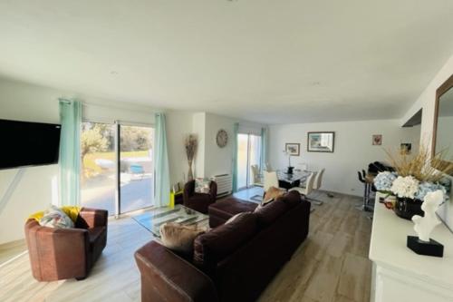 The holiday road - 85m with spa and garden