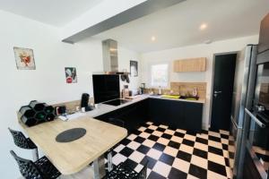 The holiday road - 85m with spa and garden