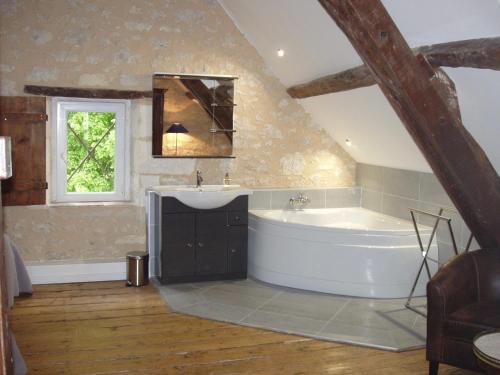 The Mill at Montcaret with pool