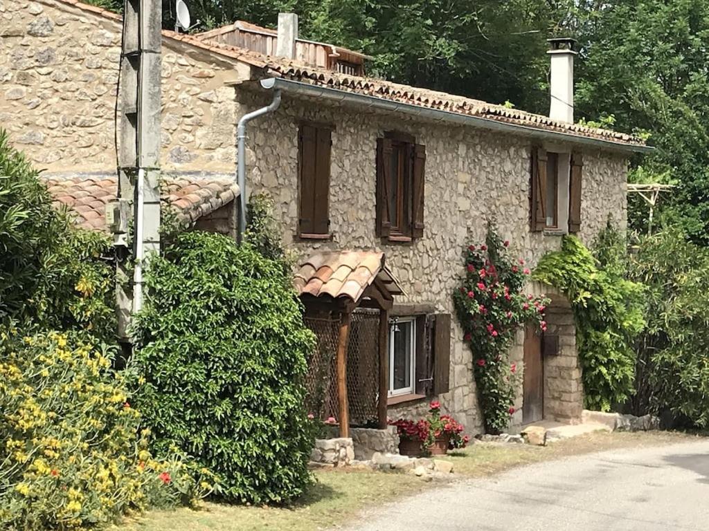 Maison de vacances The old forge, La Chapelle BRENAC Avenue des Fleurs 11500 Quillan