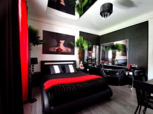 The White Home Broadway Love Room