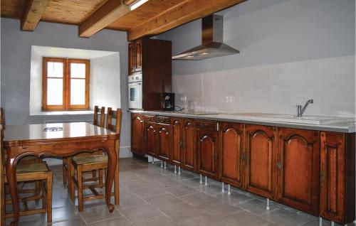 Three-Bedroom Holiday Home in Cheylade