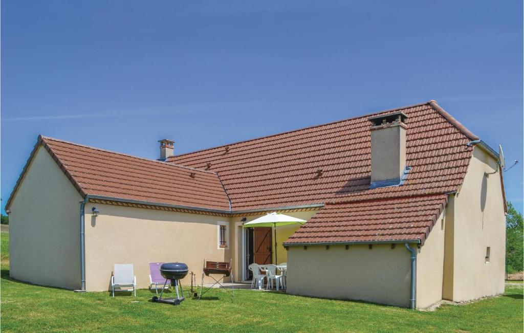 Three-Bedroom Holiday Home in Montfaucon , 46240 Montfaucon