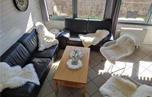 Three-Bedroom Holiday home Kirchheim with a Fireplace 01