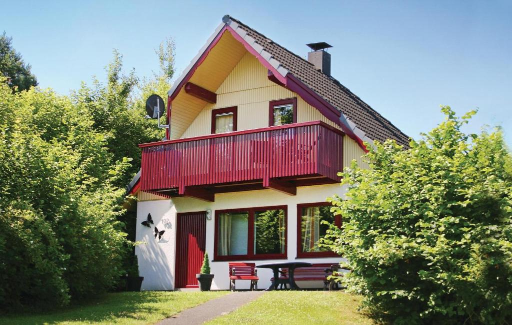 Three-Bedroom Holiday home with Lake View in Kirchheim , 36275 Kemmerode