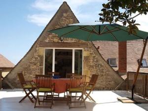 Three lovely g tes surrounded by nature with private swimming pool and garden