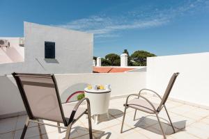 Three townhouse in complex with pool