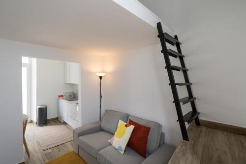 Tia Anica House II - apartment with terrace in central Fuseta beach village