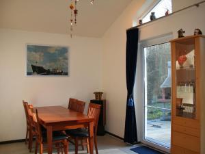 Tidy holiday home with dishwasher, in a green area