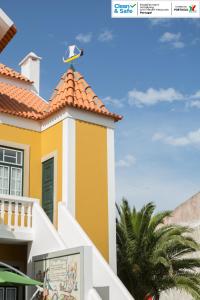 Torreira . Yellow Beach Pavilion