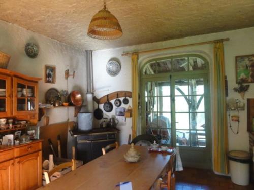 Touvent maison au milieu des bois