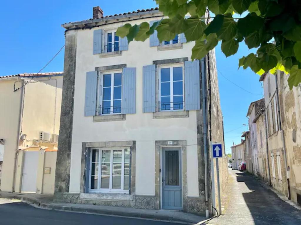 Maison de vacances Town house Aulnay, walk to bars/restaurants 29 Rue Porte Saint-Jean 17470 Aulnay