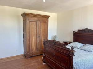 Town house Aulnay, walk to bars/restaurants