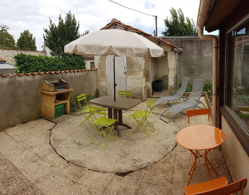 Maison de vacances Townhouse 800 meters from the thermal baths 32 Rue André Guesdon 17300 Rochefort