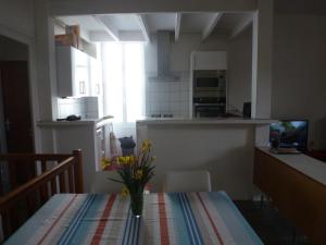 Maison de vacances Townhouse 800 meters from the thermal baths 32 Rue André Guesdon 17300 Rochefort -1