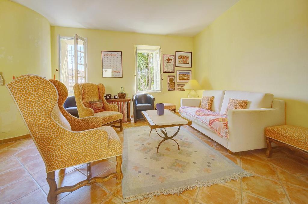 Maison de vacances Townhouse in the heart of the suquet - 4 bedrooms 6 Rue des Frères 06400 Cannes