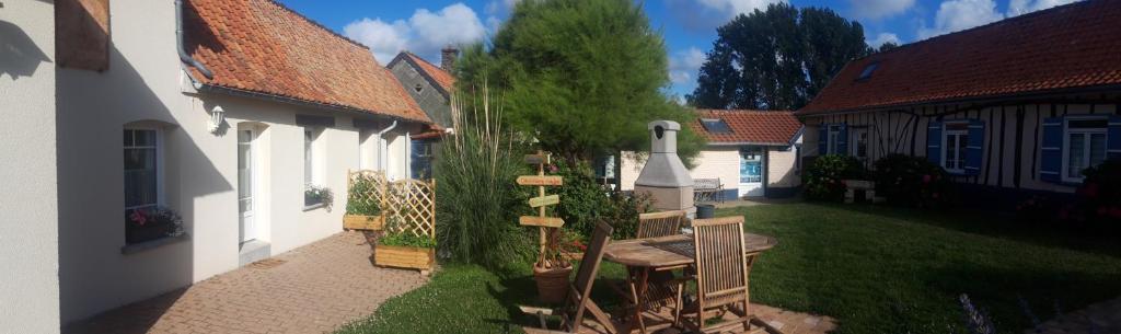 Traditional holiday home in Altillac with private pool