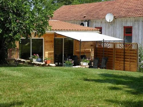 Traditional holiday home in Paleyrac with shared pool