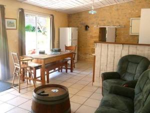 Traditional holiday home in Paleyrac with shared pool