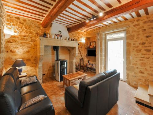 Traditional Holiday Home in Vers Pont du Gard with Garden