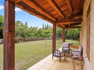 Traditional Holiday Home in Vers Pont du Gard with Garden