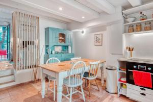 Traditional house in a calm residence in Sanary-sur-Mer - Welkeys