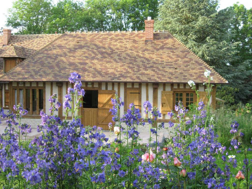 Maison de vacances Traditional house with garden in Dampsmesnil 15km from Giverny  27630 Écos