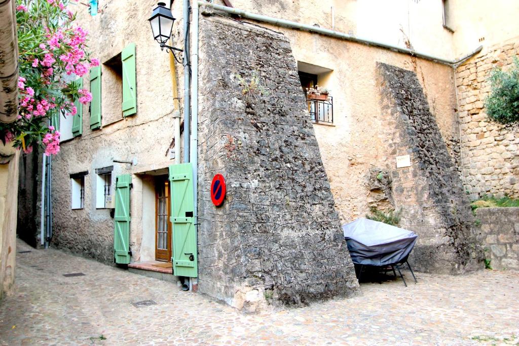 Maison de vacances Traditional Provencal Stone House 3 rue sous Barry 83570 Entrecasteaux