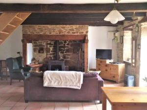 Maison de vacances Tranquil Holiday Home in Auriac with Outdoor Swimming Pool  19220 Auriac Limousin