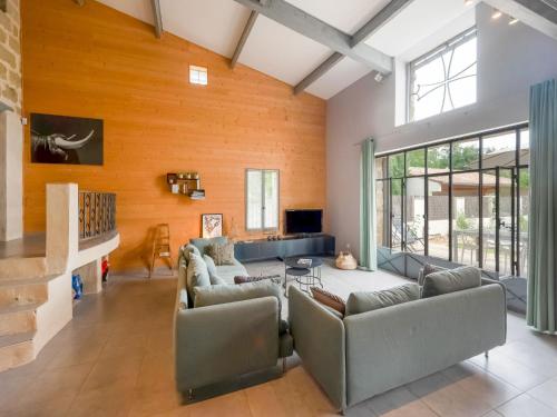 Tranquil Holiday Home near Uzes with Private Pool
