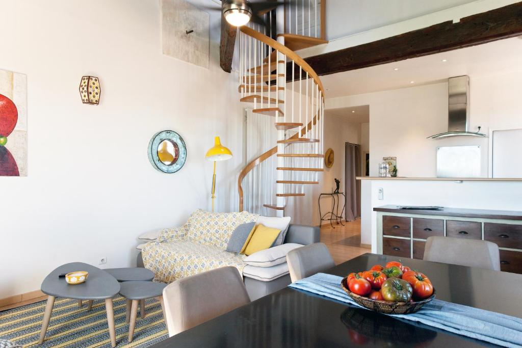 Tranquil Holiday Home near Uzes with Private Pool