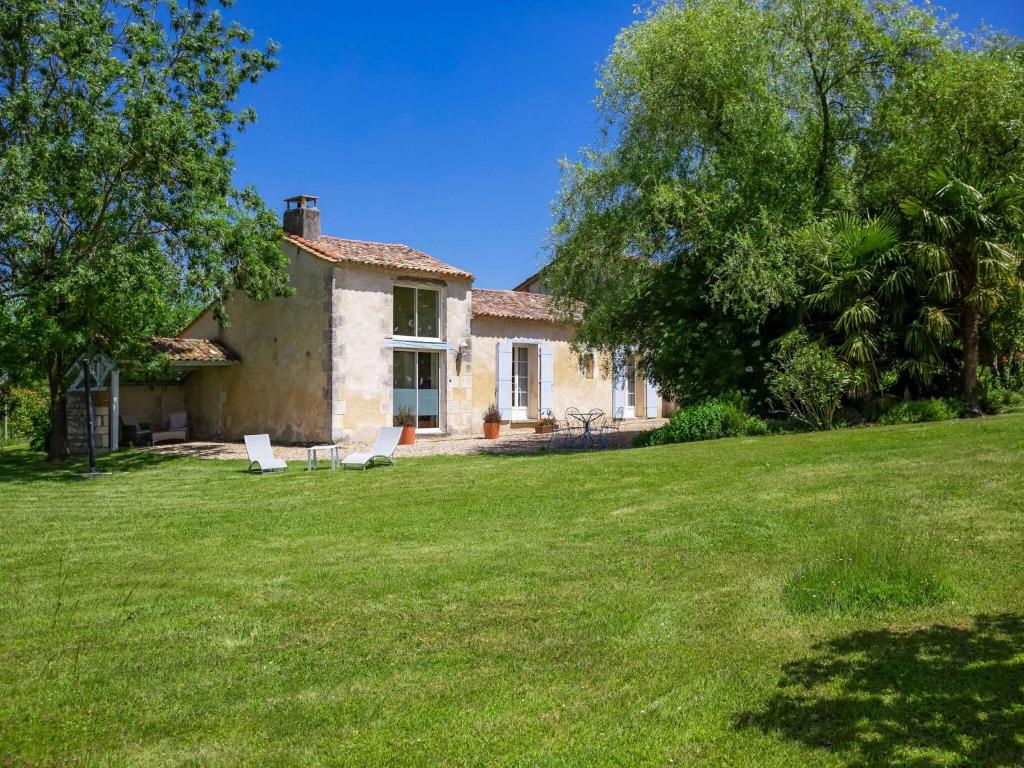 Maison de vacances Tranquil Home in Saint Martin de Gurson 15min from Saint Emilion s vineyard  24610 Saint-Martin-de-Gurçon