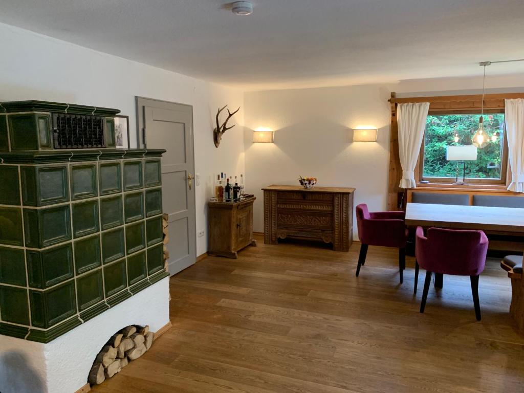 Maison de vacances Traumhaftes Ferienhaus direkt am Tegernsee 23 Asamstraße 83700 Rottach-Egern