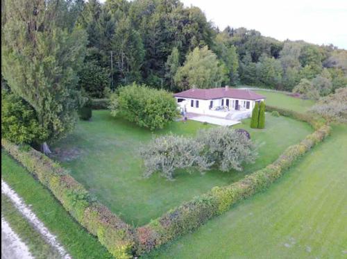 Traumhaftes Poolhaus am idyllischen Ortsrand
