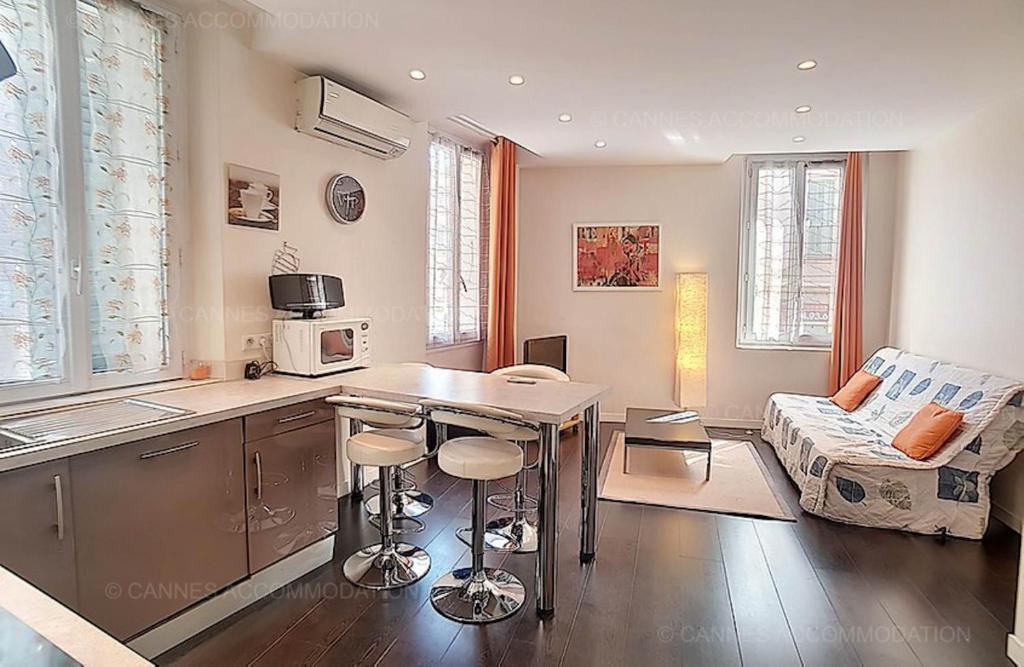 Très belle maison de campagne en pierre de grès
