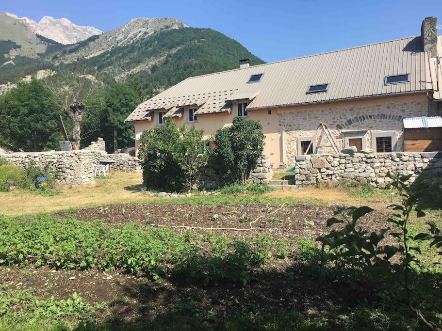 Très Grand Gîte équipé à la montagne 249, rue de Faraud, hameau de Pouillardencq, 05800 Le Glaizil