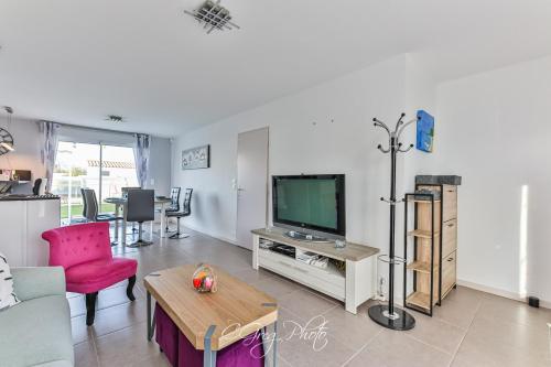 Très jolie maison avec piscine sous dôme
