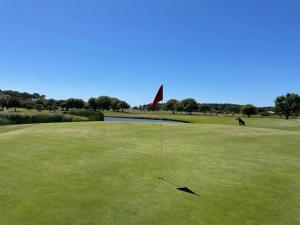 Très jolie maison sur golf proche mer