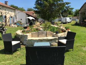 Maison de vacances Twin Emperor Tent in Le Vieux Cerier Charente French Fields Luxury Glamping, Domicile 4 16350 Le-Vieux-Cérier -1